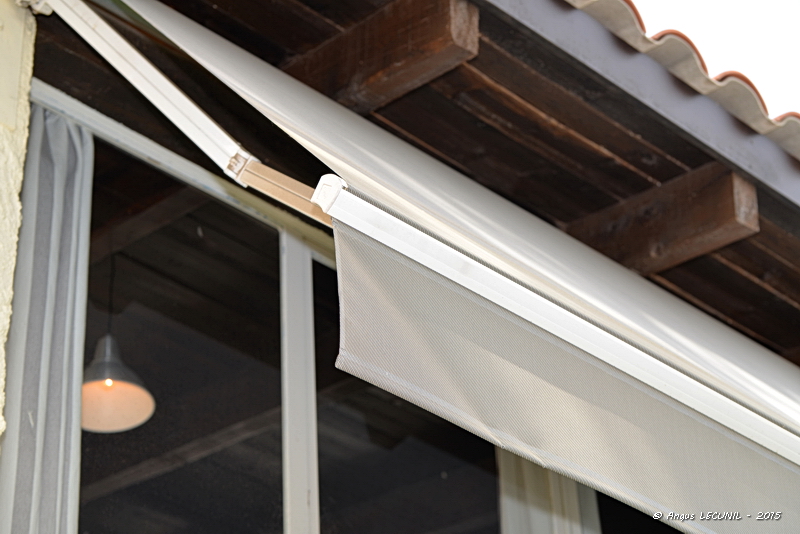 TOILE MICRO-PERFOREE POUR STORE BANNE