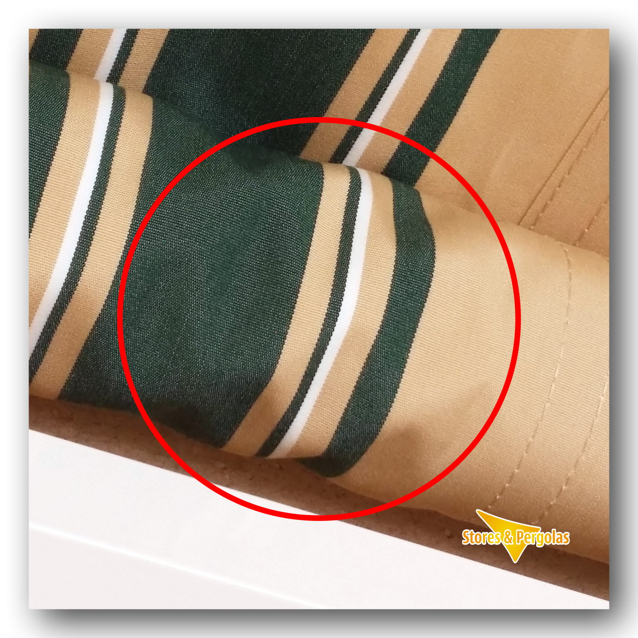 Plis d'enroulement sur une toile de store